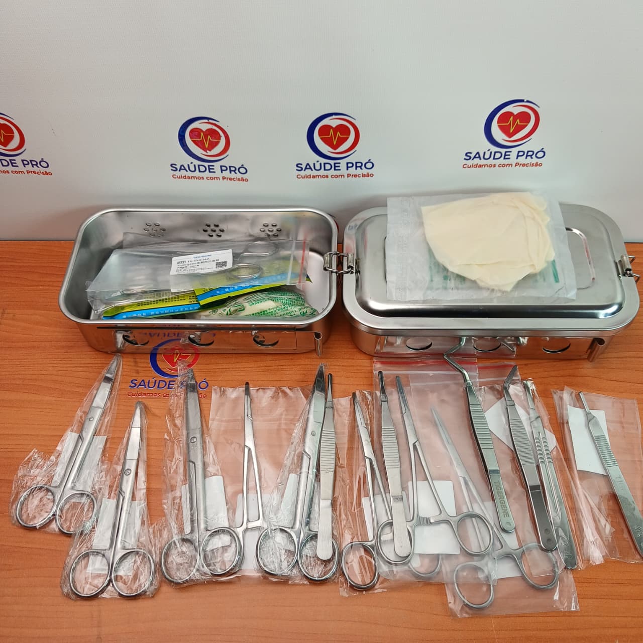 Kit de Pequenas Cirurgias 15 Peças – Aço Inoxidável com Caixa Perfurada para Autoclave