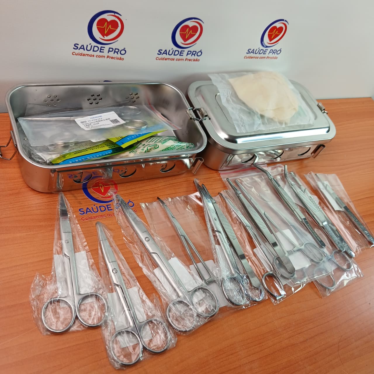 Kit de Pequenas Cirurgias 15 Peças – Aço Inoxidável com Caixa Perfurada para Autoclave