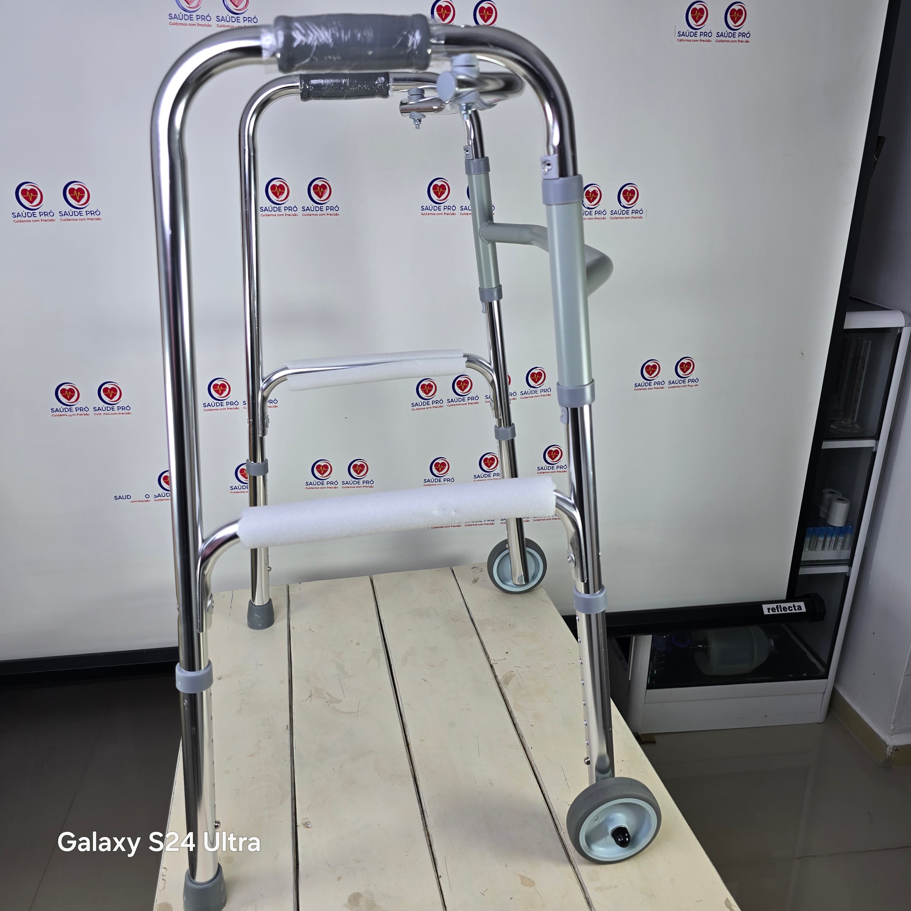 Andador Articulado com Rodas – Segurança e Mobilidade na Reabilitação