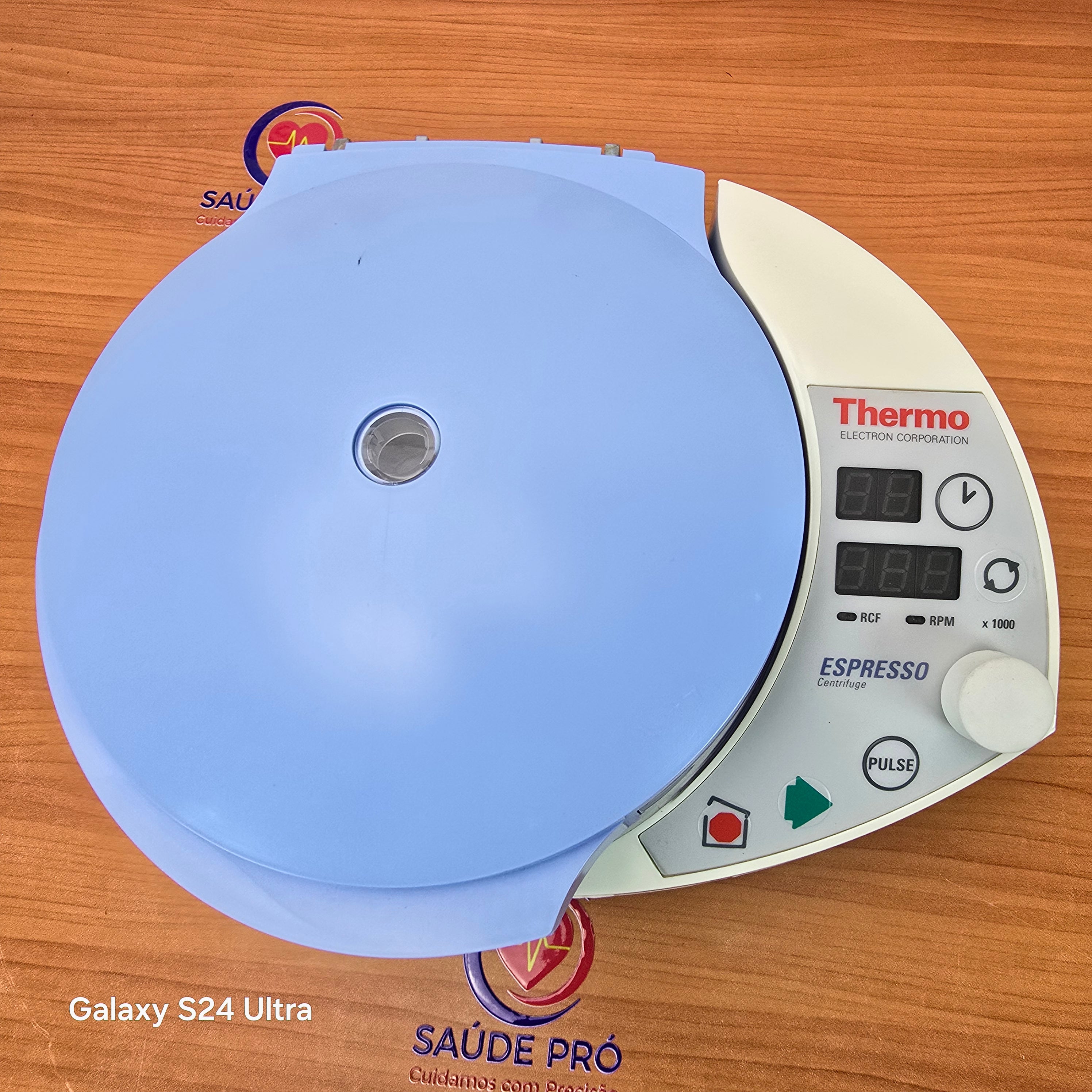 Centrífuga Laboratorial Thermo Espresso – Compacta, Rápida e Precisa