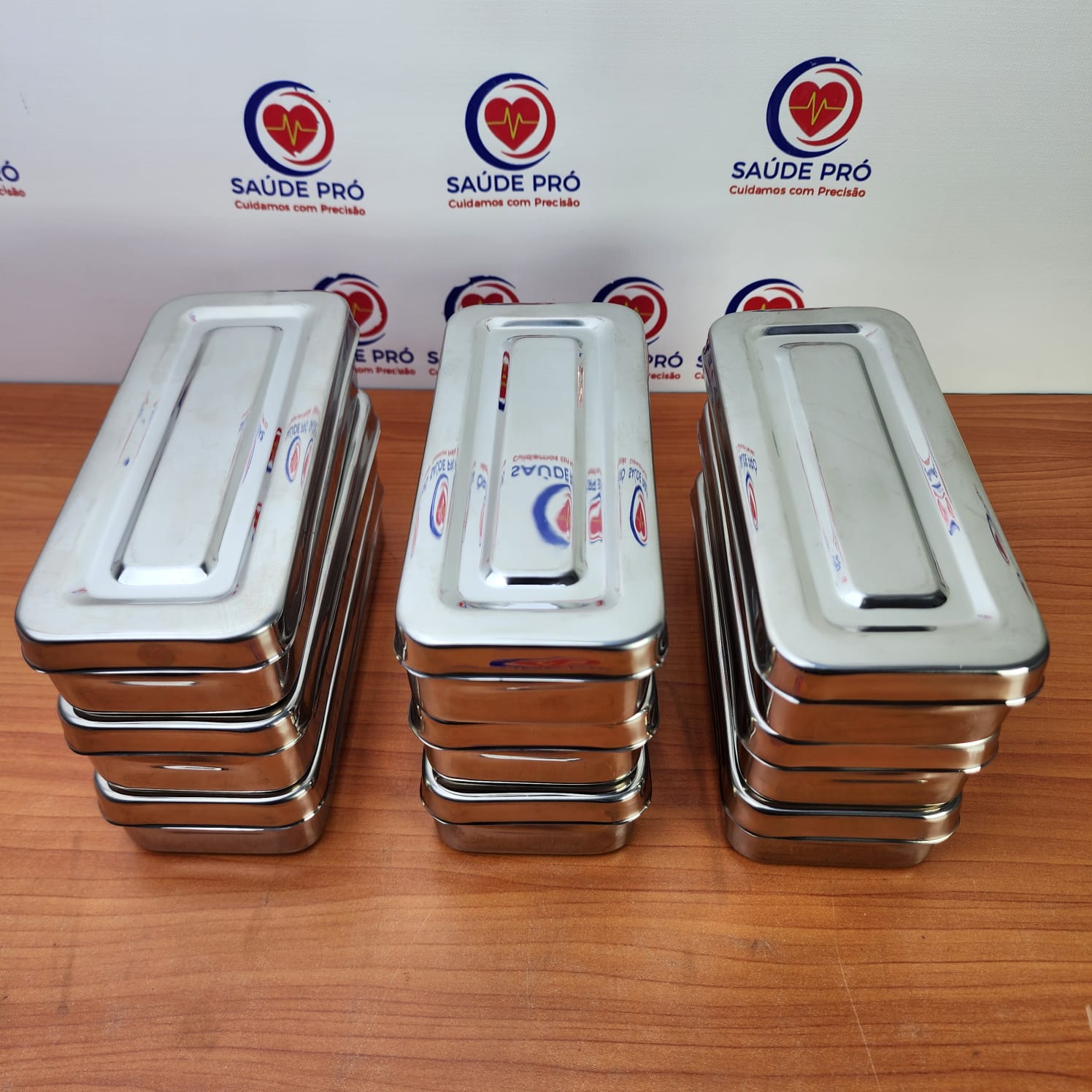 Kit de Pequena Cirurgia 13 Peças em Aço Inoxidável com Caixa Metálica 17x7x3cm