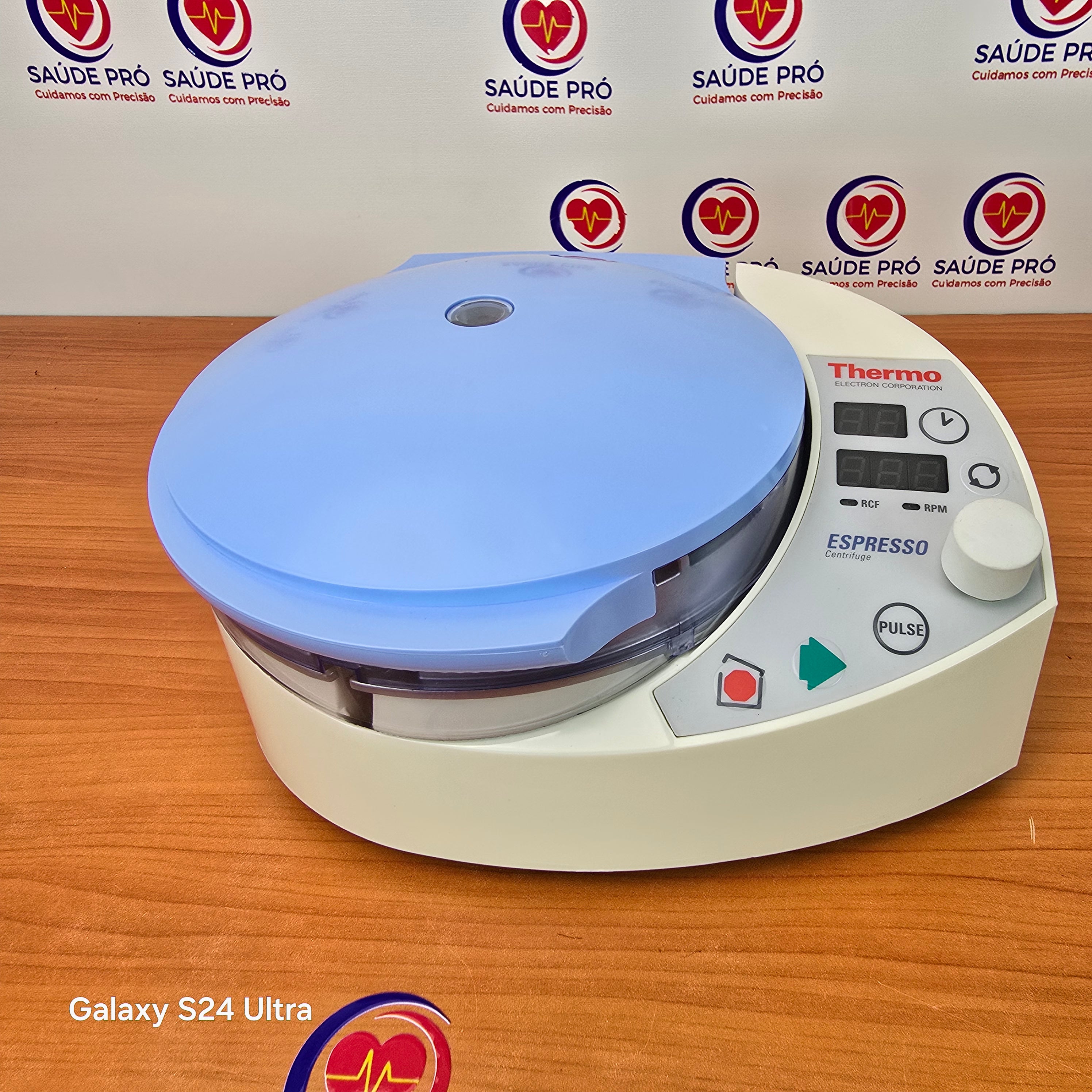 Centrífuga Laboratorial Thermo Espresso – Compacta, Rápida e Precisa